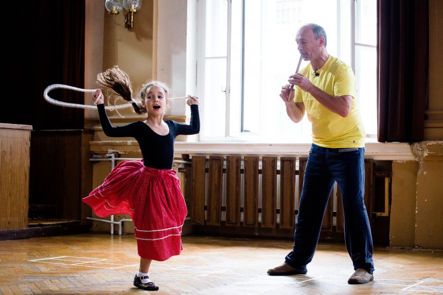 Tánc furulyára. Lévai Péter