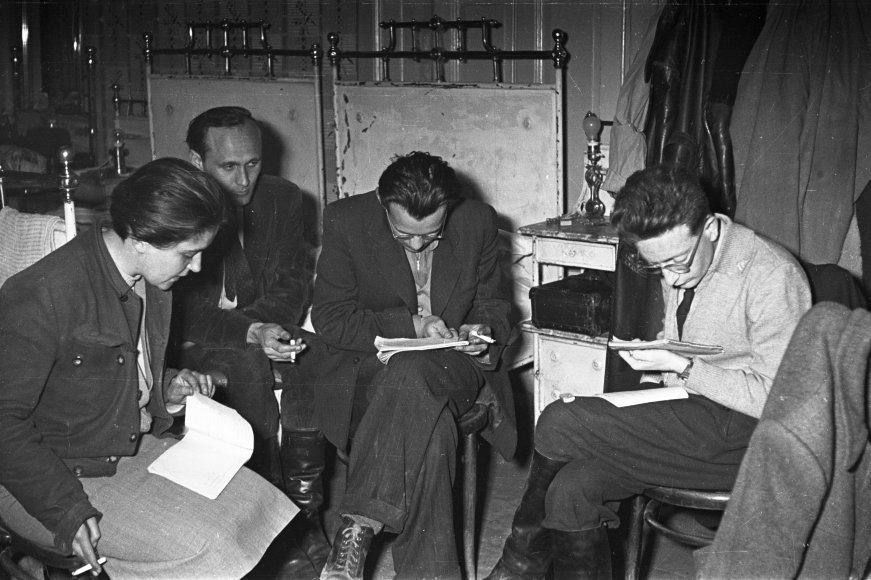 Martin György és a kutatócsapat. Kisvárda, 1956