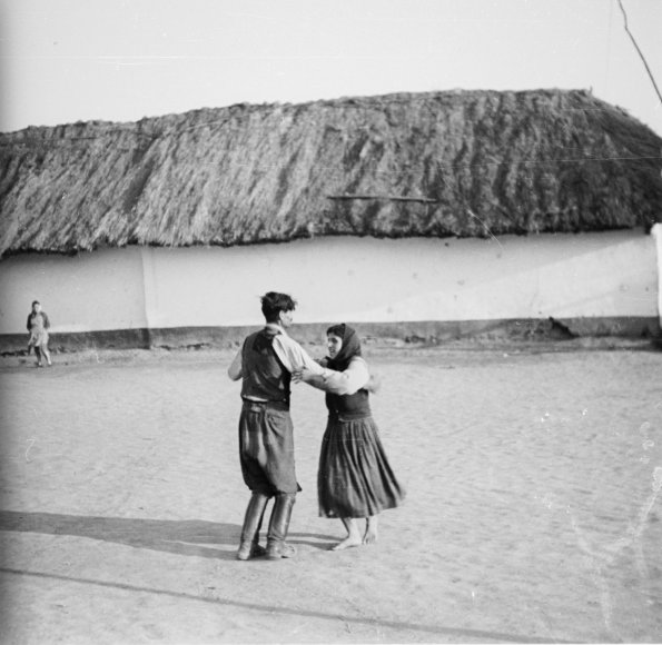 Csárdás. Paszab, 1956.