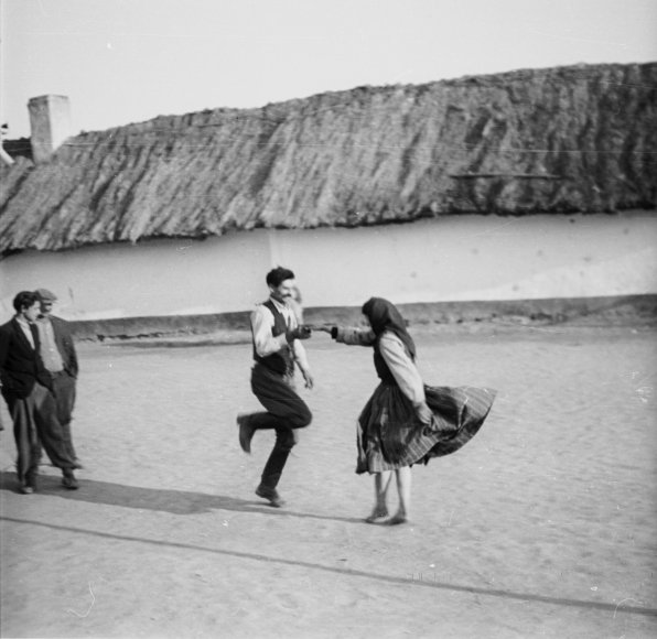 Csárdás. Paszab, 1956.