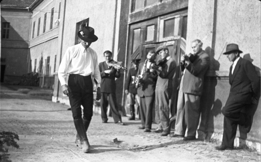 Nyúltánc. Császárszállás, 1956.