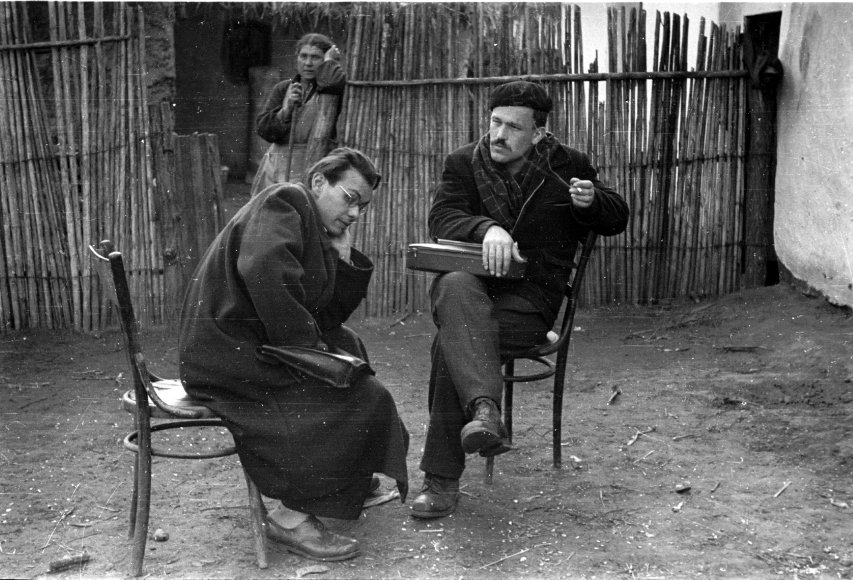 Kutatók a terepen. Nyírbátor, 1957.