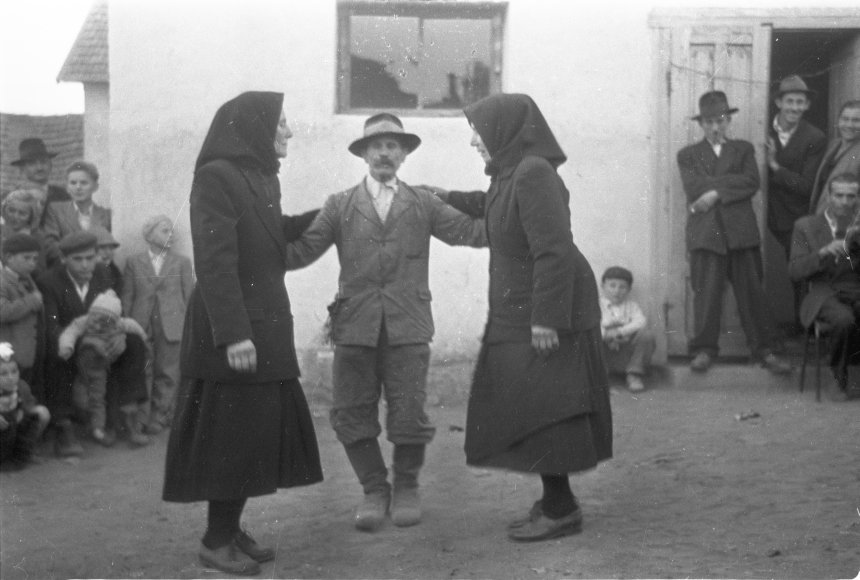 Hármas csárdás. Tiszarád, 1957.