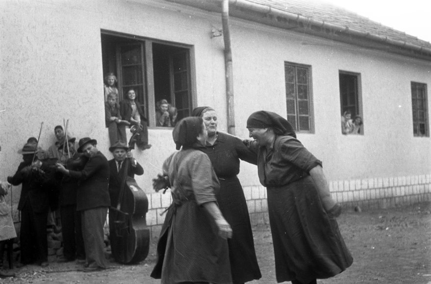 Hármas csárdás. Petneháza, 1956.