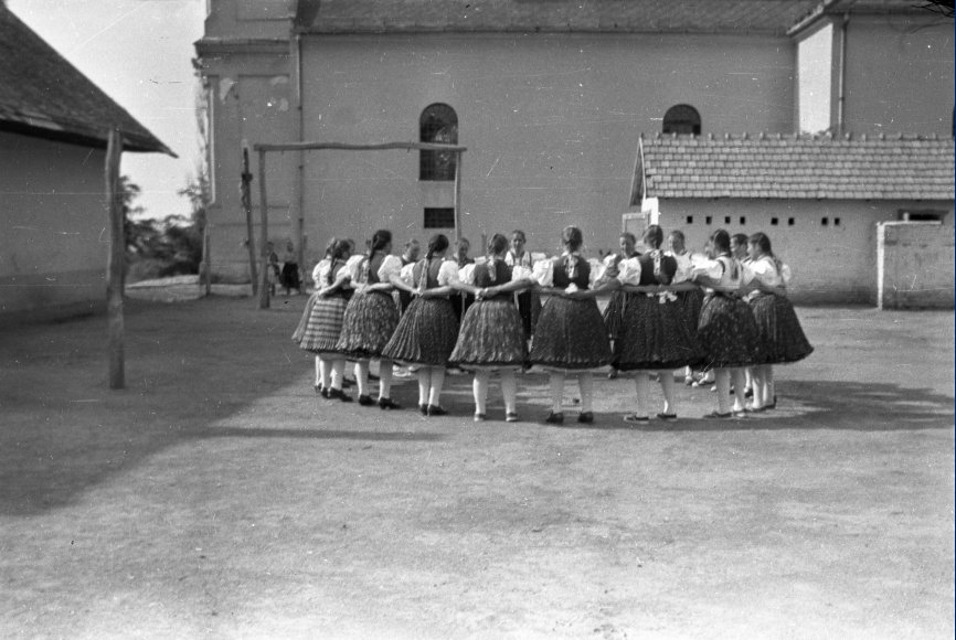 Karikázó. Rimóc, 1956.