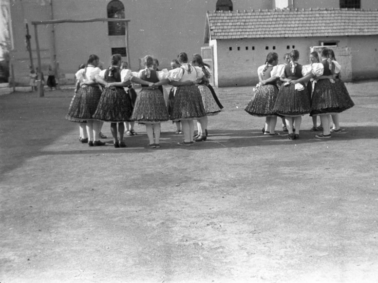 Karikázó. Rimóc, 1956.