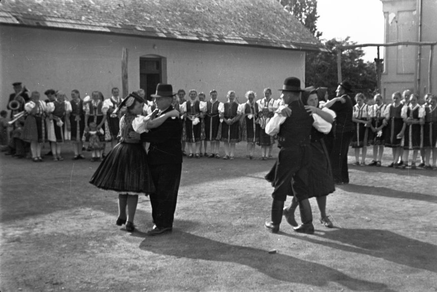 Csárdás. Rimóc, 1956.