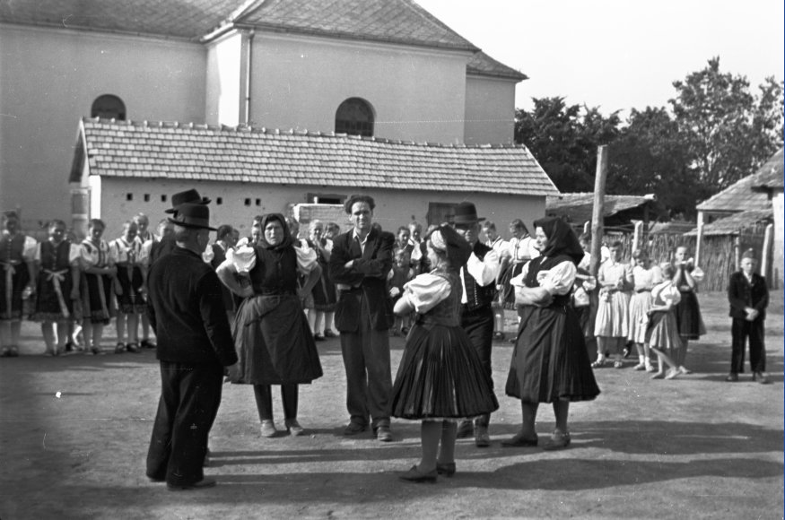 Felkérés a táncra. Rimóc, 1956.